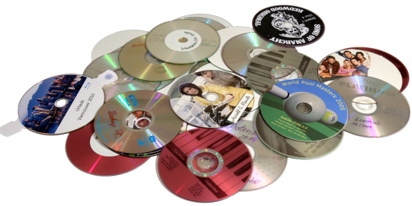 CD-Beschriftung: Von Hand draufgekritzelt, mit Labels beklebt mit Tintenspritzern bedruckt oder per Lightscribe eingebrannt.