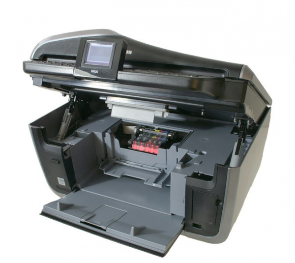 Canon Pixma MP830: Wide and easy opening - effortless exchange of cartridges.