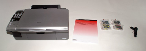 Epson Stylus DX7000F: Cartridges, manual, driver-CD, TAE-cable.