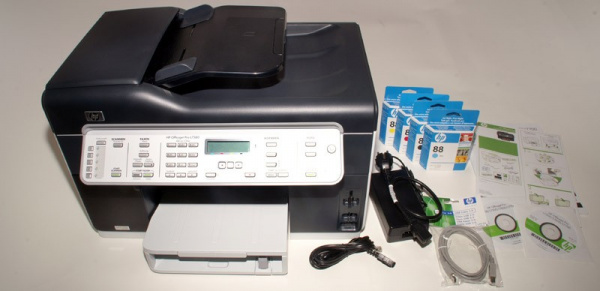 HP Officejet Pro L7580: Cartridges, installation instructions, driver-CD, TAE-cable, mains-adapter with cable, USB-cable.