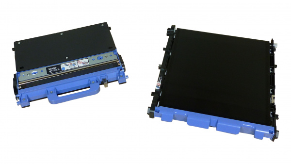 Transfereinheit und Resttonerbehälter: Die beiden Komponenten liegen unterhalb der Tonerlade im Drucker.