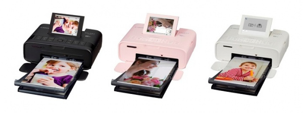 Canon Selphy CP1300: Thermo-Sublimationsdrucker für Postkartenfotos. Die Geräte gibt es in drei verschiedenen Gehäusefarben: Schwarz, schweinchenrosa und weiß.