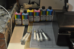 Hier sind die 250ml Fläschen zu sehen der OCP Tinte die ich für meinen Modding Prozess verwende
