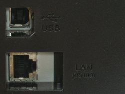 Schnittstellen: USB und Ethernet.
