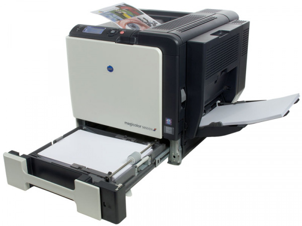 Papierkassette: 500 Blatt Kapazität und sehr einfache Bedienung.