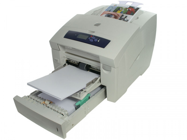 Papierkassette: Nimmt mit 525 Blatt sogar mehr als einen kompletten Papierstapel auf.