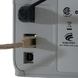 HP Officejet Pro 8000: USB und Ethernet.