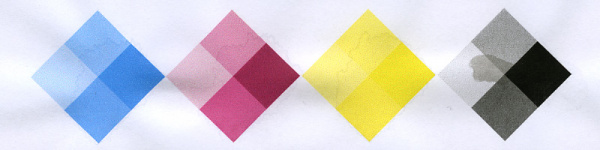 HP-Drucker (Einzelpatronen) mit Pigmenttinte: Die Tinte bleibt stabil - lediglich Waserflecken bleiben auf dem Papier sichtbar.