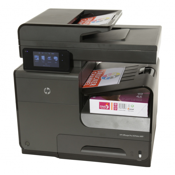 Im Test: Der schnelle 42-Seiten-Tintendrucker HP Officejet Pro X576dw mit A4-breitem Druckkopf. Sogar mit praktischem Ablagefach unter der Papierausgabe.