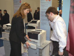 I show you: Bettina Horster presents new printers to DC.