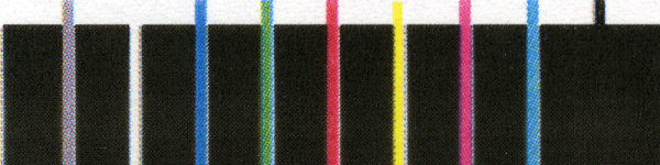 Samsung CLX-3175FW: Die Farben sind stabil, jedoch weist der Ausdruck Registrierungsfehler auf (weiße Blitzer).