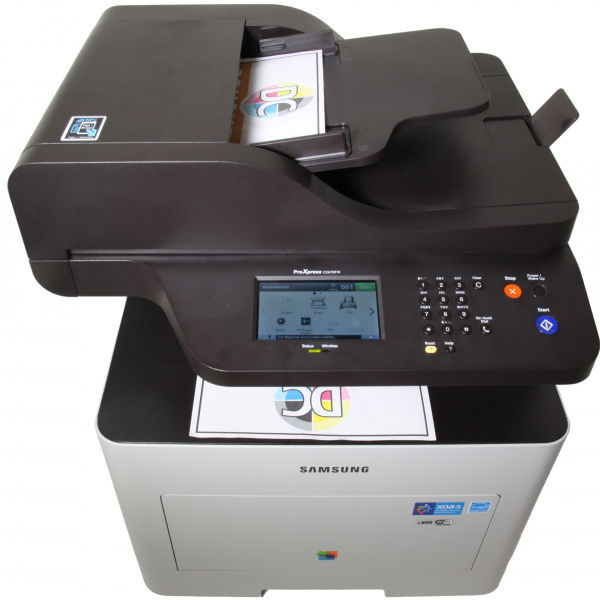 Samsung ProXpress C2670FW: Die automatische Dokumentenzufuhr (ADF) nimmt bis zu 50 Blatt auf und kann das Papier wenden, um es von beiden Seiten einzulesen.