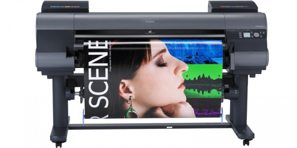 Canon Imageprograf 8300: Der Großformatdrucker arbeitet mit zwölf Farben des Pigmenttintensystem Lucia EX.