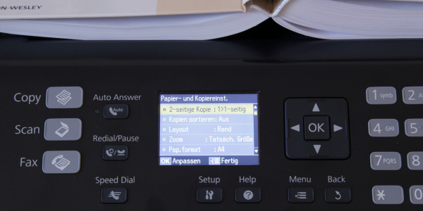 Epson Workforce Pro WP-4535DWF: Die recht umständliche Bedienung am Epson-Workforce-Drucker lässt nur die Duplexkopie und die 2-auf-1-Kopie zu.
