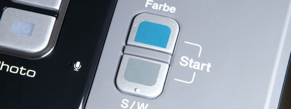 Kopierbuttons Brother MFC-790CW: Eine Farb- oder S/W-Kopie lässt sich über die beiden Buttons sofort starten.