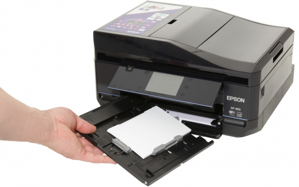 Epson Expression Premium XP-810: Die obere Kassette nimmt bis zu 20 Blatt kleinformatiges Fotopapier auf.