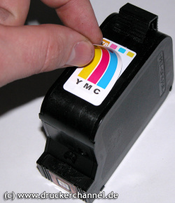 Aufkleber: Der Ink-Tec-Aufkleber verrät die richtigen Farbkammern.