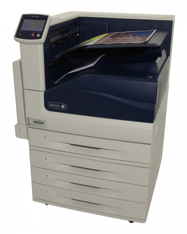 Xerox Phaser 7800: Hier in der "GX"-Version mit vier separaten Papierkassetten - Xerox liefert das Farbmessgerät PaserMeter mit.