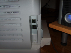 Neben dem USB Anschluss, gesellt sich zum 2605DN auch noch eine Netzwerkschnittstelle.