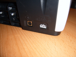 Der USB- und Netzanschluss.