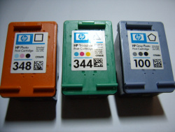 HP 348 (Foto), HP 344 (Tri-Color) und HP 100 (Grau)
