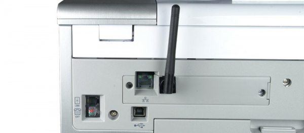Lexmark X9350: USB, Netzwerk, Fax und Telefon - oben ist die Antenne für Wireless LAN sichtbar.