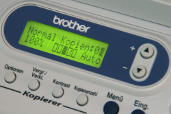 Brother DCP-7025: Dank Beleuchtung optimal lesbar.