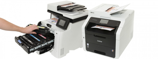 HP Laserjet Pro 300 und Brother: Beide bieten mit den Originaltonern günstige Unterhaltskosten - gute Tinten-Officedrucker können es aber günstiger.