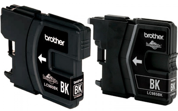 Neue Brother-Tintenpatronen: Links die alte Patrone LC980, rechts die neue Patrone LC985. Sie ist etwas kleiner geworden, soll aber dieselbe Reichweite haben.