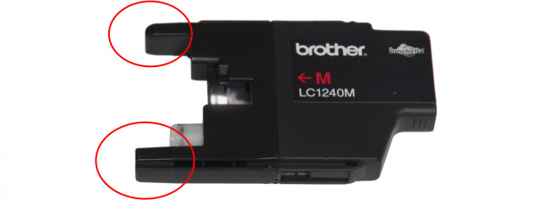 Brother-Originalpatrone LC1240: Die beiden Nasen (rote Kreise) sorgen dafür, dass der Drucker die Patrone erkennt - diese Funktion ist patentiert.