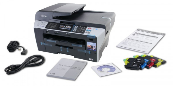 Lieferumfang: Fax- und Netzkabel, Treiber, Handbuch und Tintenpatronen mit hoher Reichweite.
