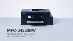 Brother MFC-J4350DW: Kleiner Bürodrucker mit "nur" einer Kassette und hinterem Bypass-Einzug. Die großen Patronen bieten pigmentierte Tinten für Schwarz und Farbe.