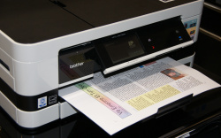 Längsseits: A4-Papier bedruckt der J4510DW im Querformat.