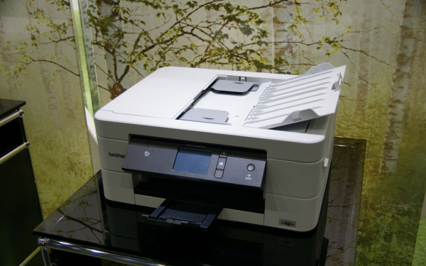 MFC-J895DW: Neues Modell mit Fax, Simplex-ADF. Auch als MFC-J890DW im schwarzen Gehäuse erhältlich.