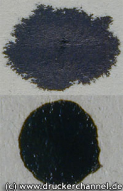 Deutlicher Unterschied: Oben Dye-Tinte, unten: Pigmenttinte.