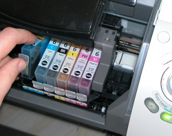Sechserpack: Um noch feinere Farbübergänge zu drucken, kommen sechs Farbpatronen zum Einsatz.