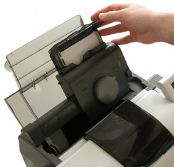 Extrablatt: Für den randlosen Druck von 20 Blatt Fotopapier im Format 4x6 Zoll liegt eine Zusatzpapierkassette bei.
