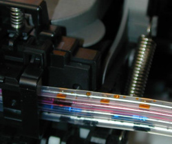 Schlauchsystem: Die Tinte wird über diese Schläuche zum Druckkopf gepumpt.