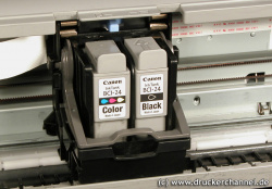 Kein Single-Ink: Nur Farbe und Schwarz findet getrennt im Permanentdruckkopf Platz.