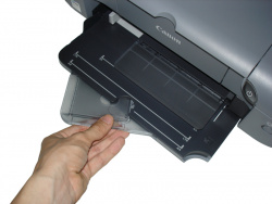 Laborious: Opening out paper tray (iP 3300).
