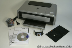 Lieferumfang: Canon liefert Kartuschen, Handbuch, Druckkopf und eine CD-Schablone mit.