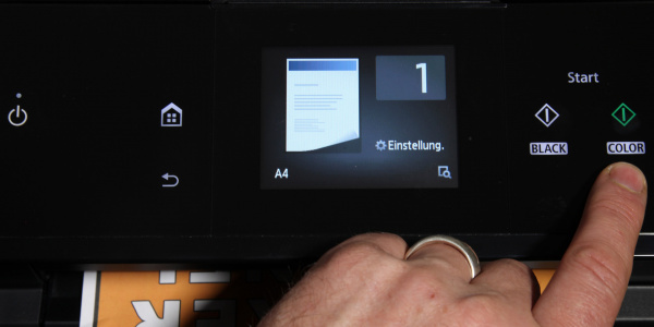 Canon Pixma MG7550: Das große Touchscreen und die leuchtenden Sensortasten machen die Bedienung einfach.