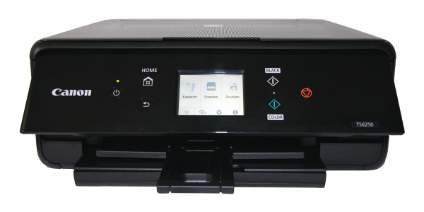 Kompakt aber eng: Die Papierablage muss vor dem Druck herausgezogen, und das Display hochgeklappt werden. Sonst geht nichts. In diesem Zustand kommt man jedoch recth schlecht an die Kassette ran.