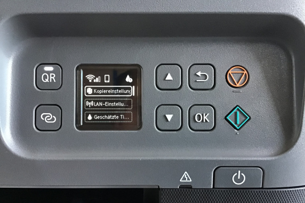 Canon Pixma TS7450: Anzeige auf dem Display nach Druck auf den "OK" Button. Darstellung vom Wlan- und Wifi-Direkt-Status sowie Tintenstandswarnung.