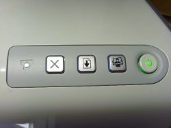 Spartanisch für einen Fotodrucker: Das Bedienfeld des D6160.