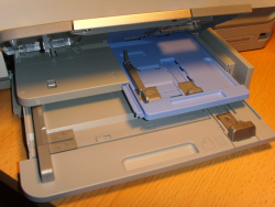 Das Haupt- und Fotofach lassen sich nach vorne herausziehen.