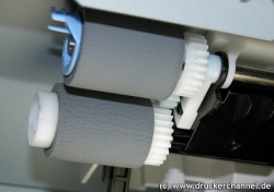 Papier marsch: Die Einzugsrollen bleiben leider nicht so griffig wie am Anfang.