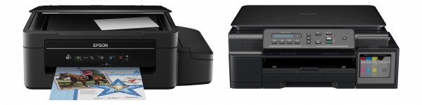 Vergleich: Epson Ecotank (ET-2550) mit rechts angebrachten Tintenbehältern versus Brother Inkbenefit Plus (T300) mit im Drucker integrierten CISS.