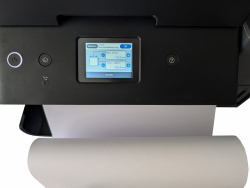 Bannerdruck: Nach dem Einlegen vom Papier wird das Format abfragt. Möglich sind einzelne Banner bis zu einer Länge von 120 cm.