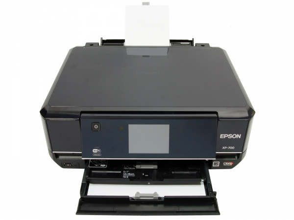 Epson Expression Premium XP-700: Zwei getrennte Papierkassetten und zusätzlich ein manueller Einzelblatteinzug an der Rückseite.